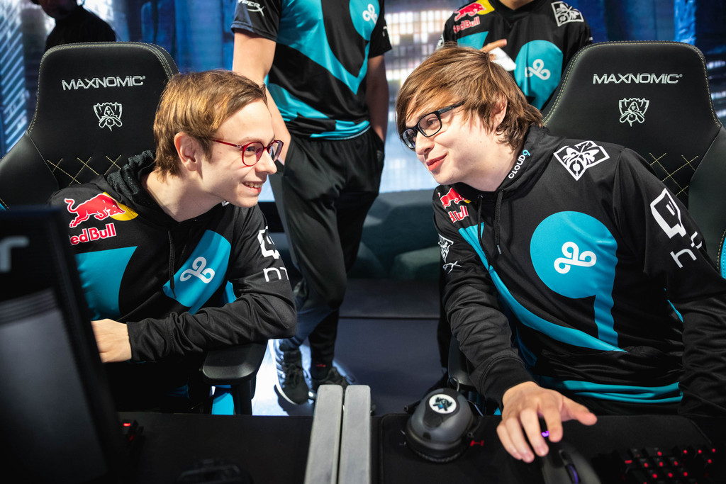 包含Excel横扫FNC，Vetheo打破历史纪录的词条