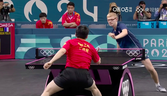 爱游戏在线-法国队鏖战英格兰队，樊振东状态火热