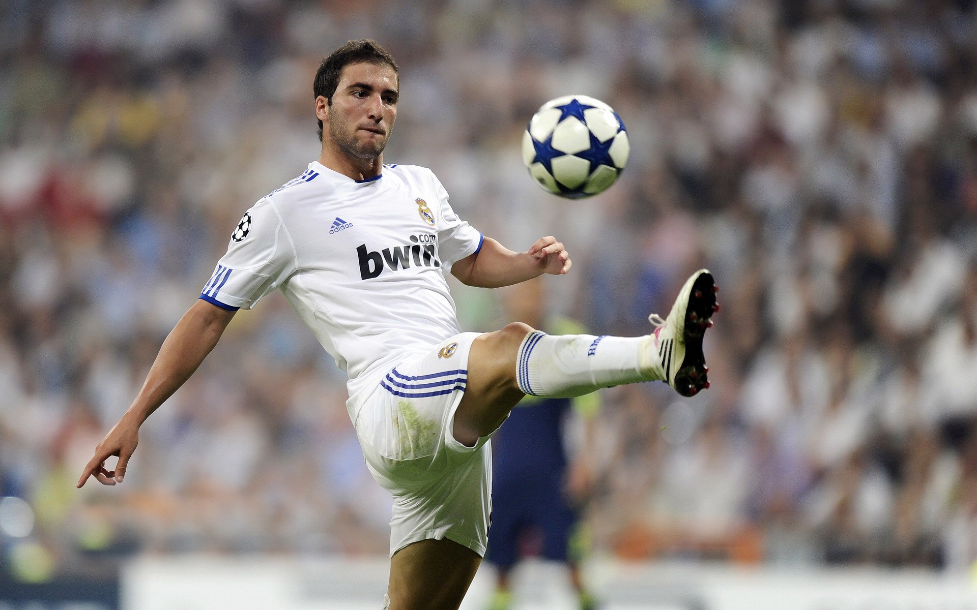 冰与火之歌，梅西于极寒鏖战中熔铸神迹，一役封神定鼎年度焦点