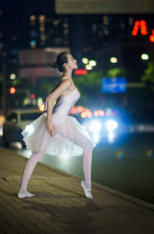 封锁魔术攻势，广厦以团队火网与保罗利刃撕裂对手